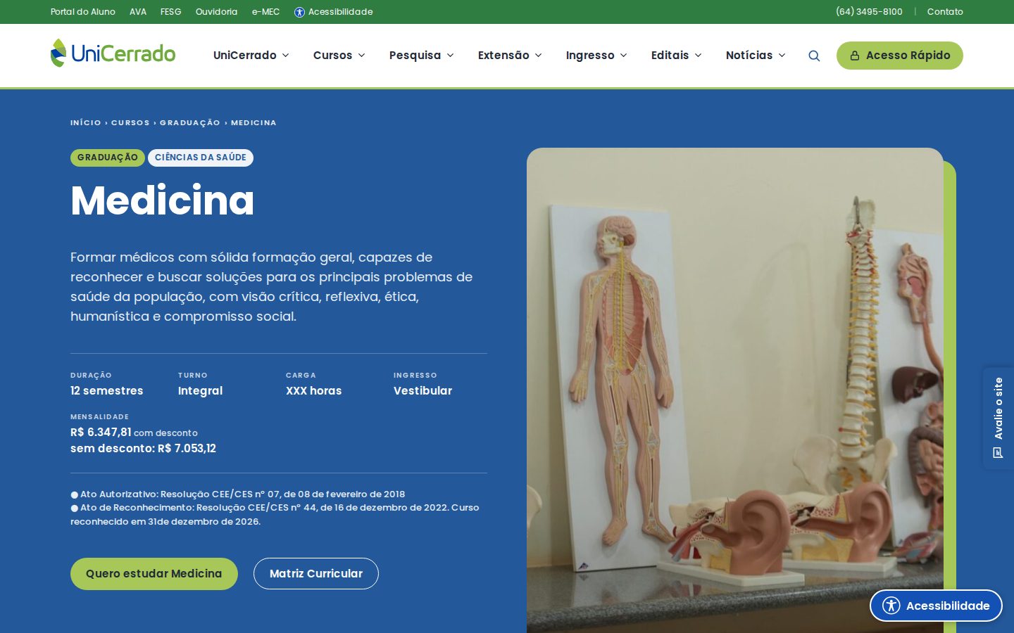 Página do curso de Medicina no computador, com a apresentação, duração, turno e o menu da página do curso