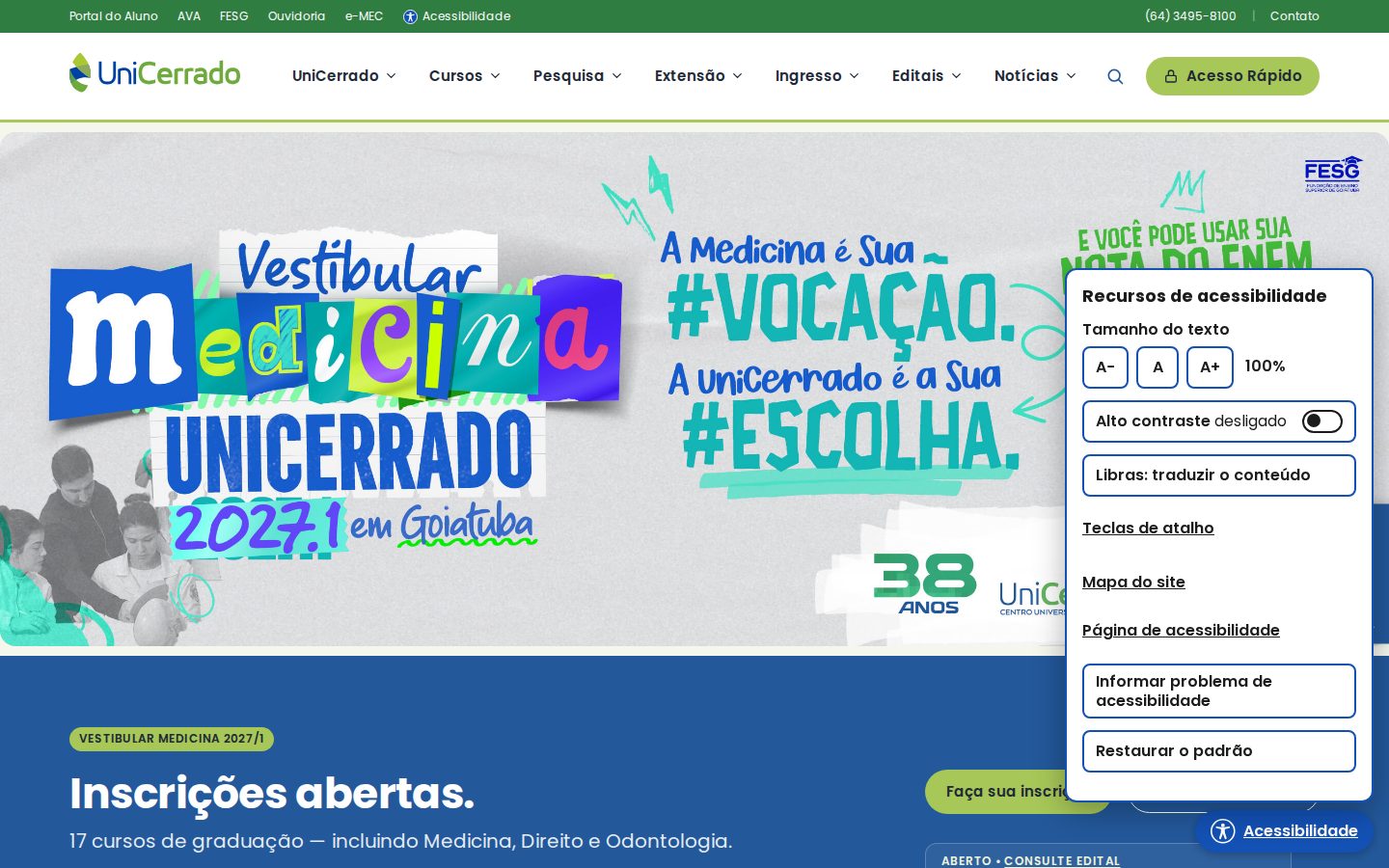 Painel de acessibilidade aberto no computador, com tamanho do texto, alto contraste, Libras e teclas de atalho