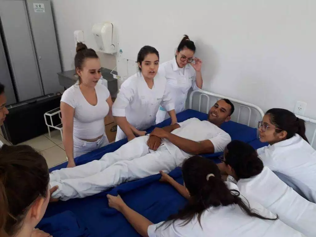 laboratorio-enfermagem-15