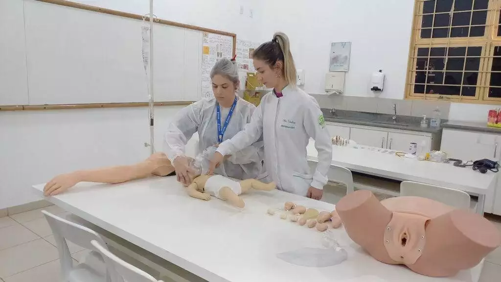 laboratorio-enfermagem-2