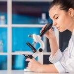 laboratorio estudante microscopio analise